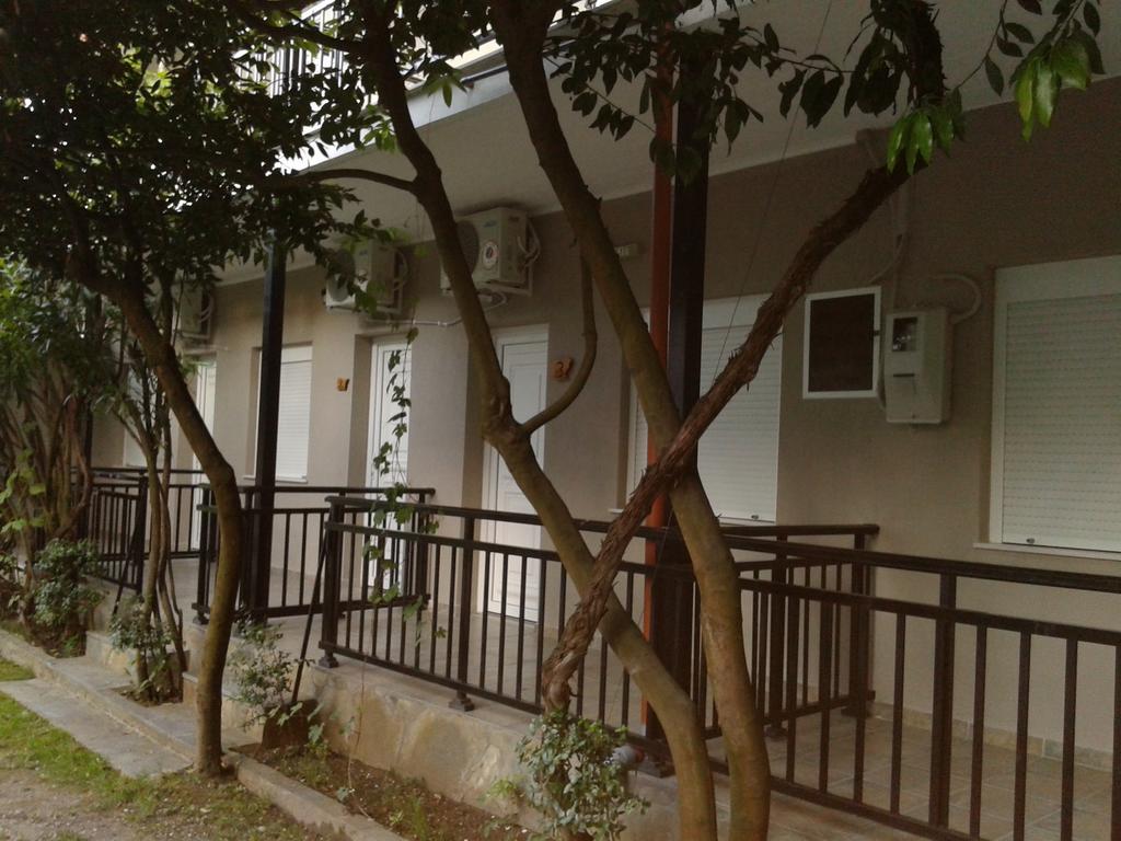 Helena Apartments パラリア・パンテレイモノス エクステリア 写真